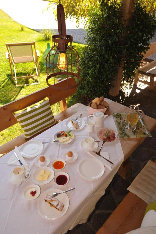 Schiessstandhof Bed & Breakfast มอนตาญา ภายนอก รูปภาพ